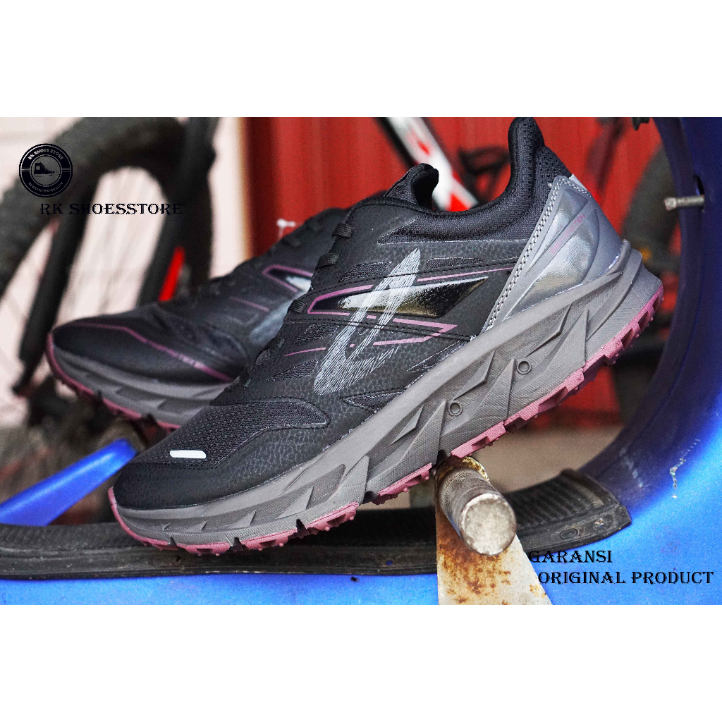 SEPATU RUNNING NINETEN 910 YUZA EVO BLACK
