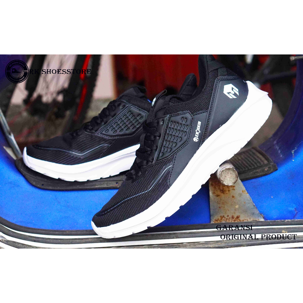 SEPATU RUNNING MILLS EVANDER BLACK/WHITE