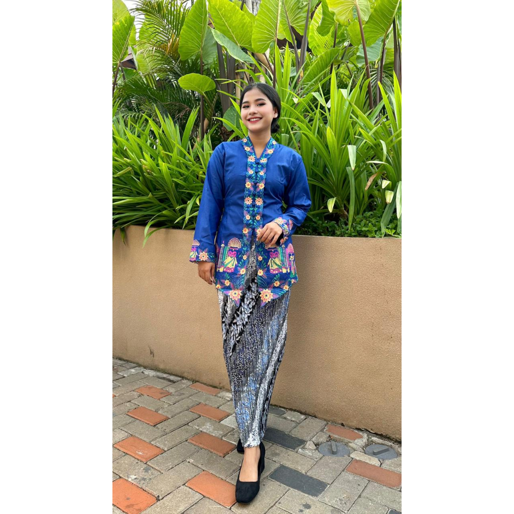 Setelan kebaya encim Ondel-ondel / kebaya encim