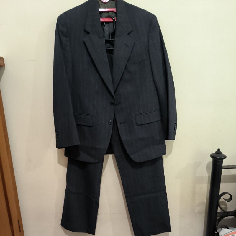 setelan jas pria abu tua bergaris  CAREER COLLECTION