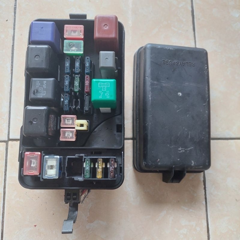 FUSE BOX SEKRING KOTAK RELAY SIKRING TOYOTA CORONA ABSOLUTE 2.0 ORIGINAL
