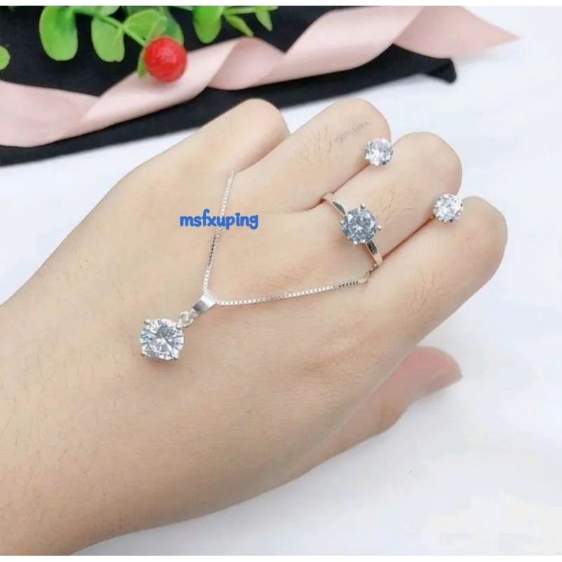 Satu Set Perhiasan Wanita Titanium / Set Perhiasan Mata Satu Silver