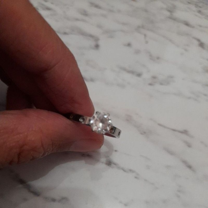 cincin emas putih