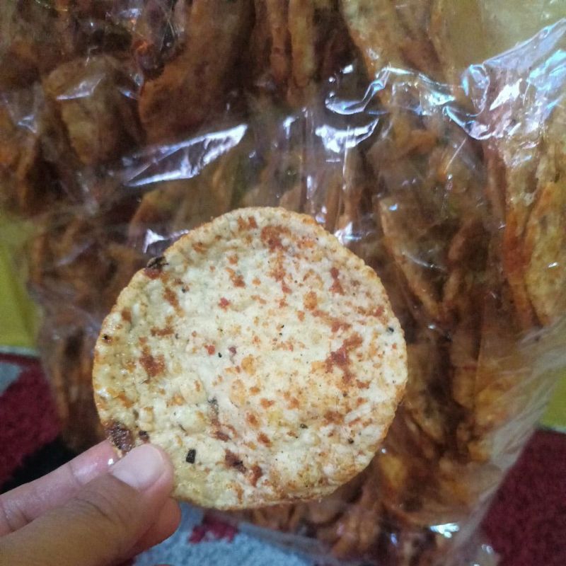 

1 pak kerupuk ubi balado jengkol