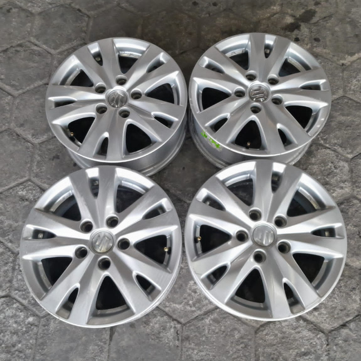 Velg Bekas Mobil Ertiga R15 Velg Standar Copotan Mobil Ertiga Ring 15