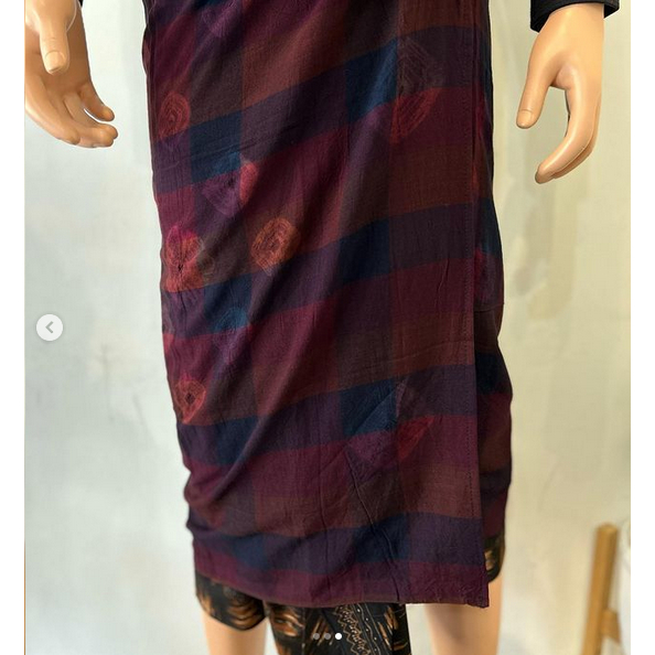 Saput endek jumputan tanpa tepi