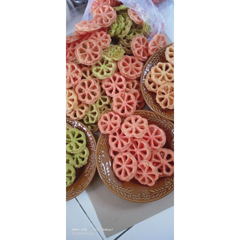 

Kue Kembang Goyang Legend Home Made.