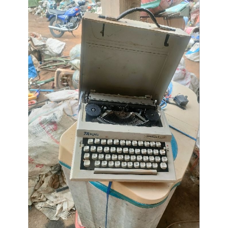 mesin ketik jadul untuk pajangan