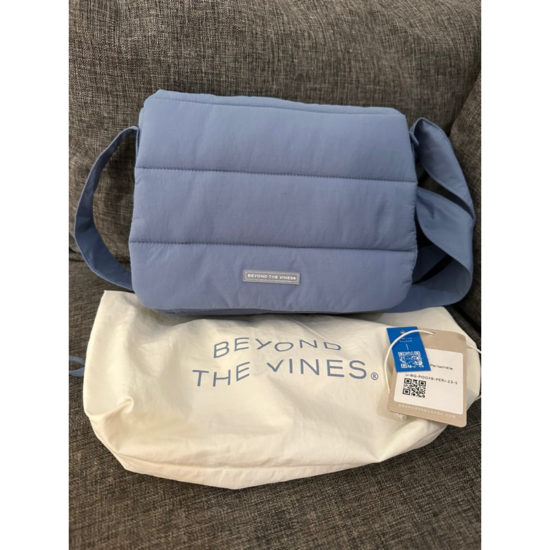 Preloved Beyond The Vines Poofy bag