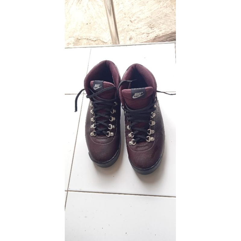 sepatu nike air magma maroon 42