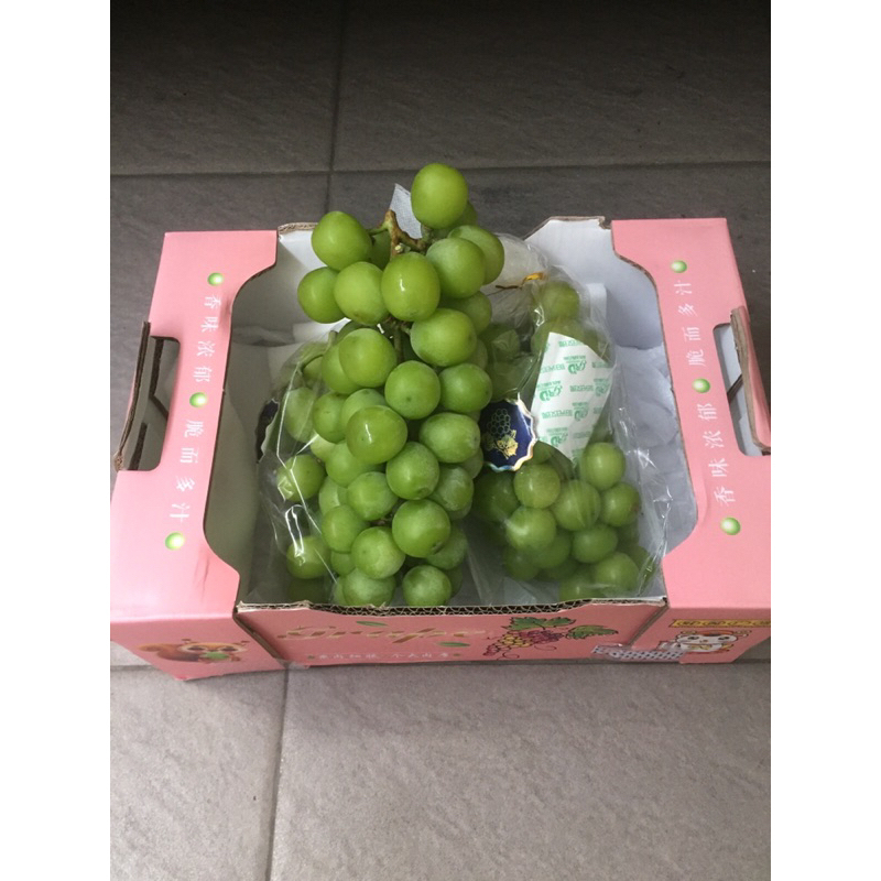 Anggur Hijau Shine Muscat 1 Dus (1.5 KG) Fresh Import