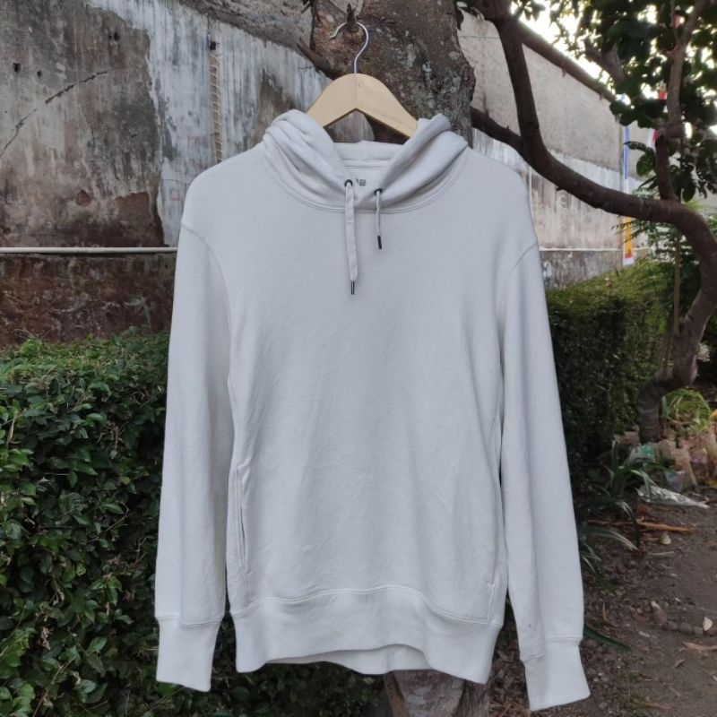 Hodie Uniqlo Putih sz S fit M like new