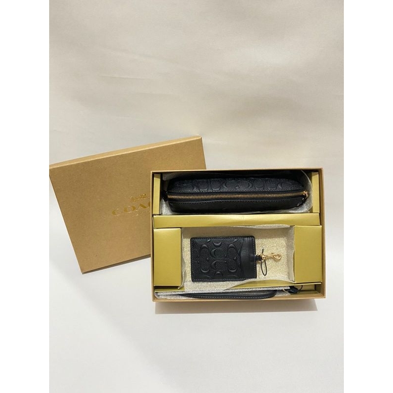 

Coach pencil case + lanyard id set box
