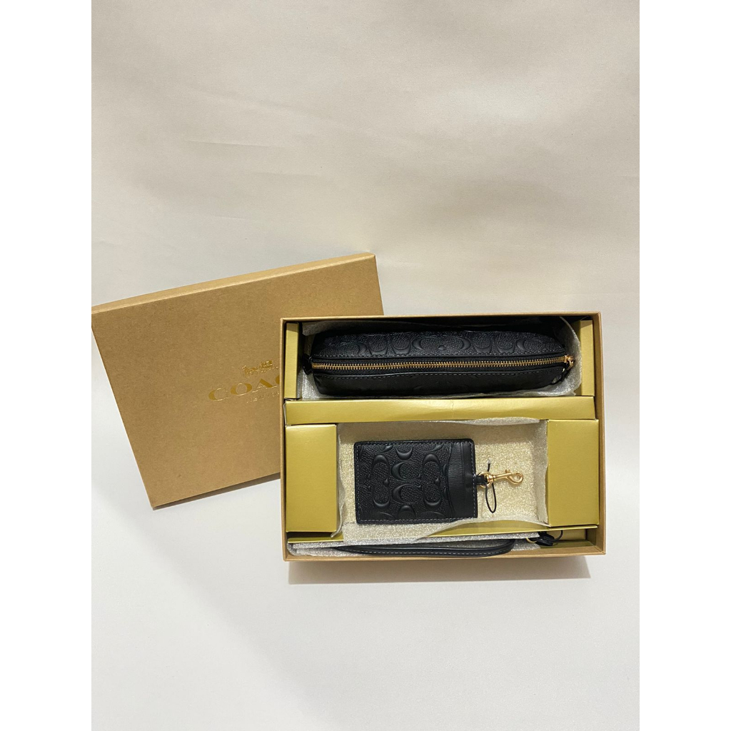 

Coach pencil case + lanyard id set box