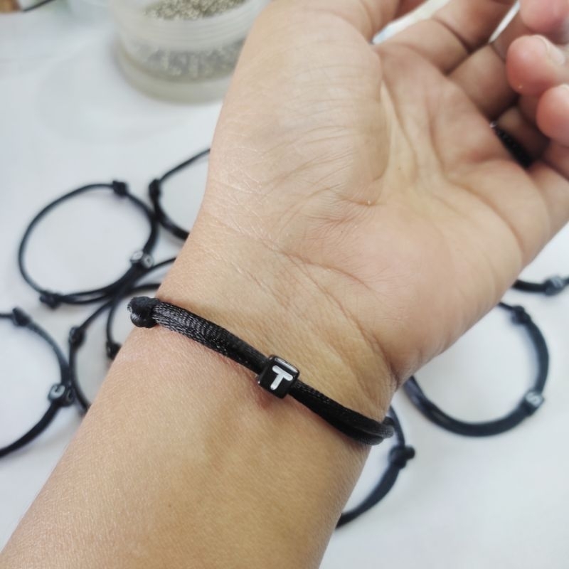 GELANG TALI HITAM INISIAL HURUF
