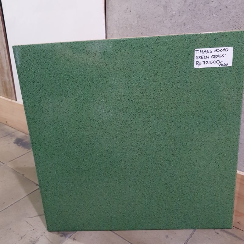 keramik lantai teras rumah makam MASS 40x40 GREEN GRASS hijau bintik