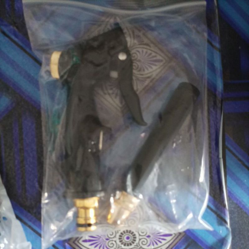 semprotan air cuci mobil