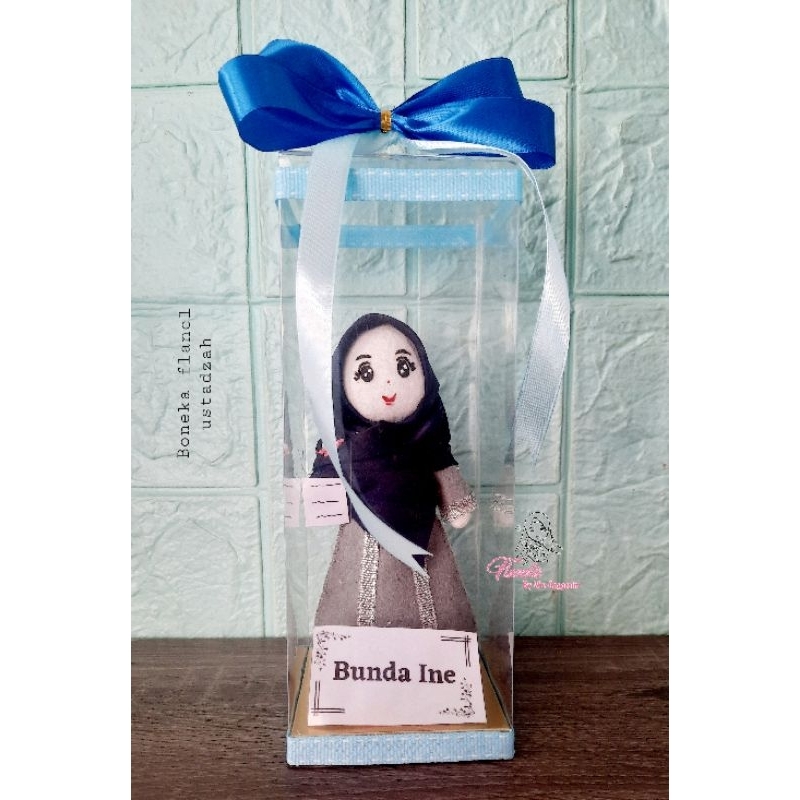 teacher's day gif/boneka guru box mika/boneka profesi mika