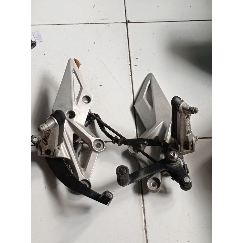 poostep step depan cbr 150r led original