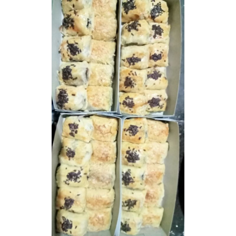 

bollen pisang coklat,bollen pisang keju,strudle pisang coklat keju,,bollen isi duren