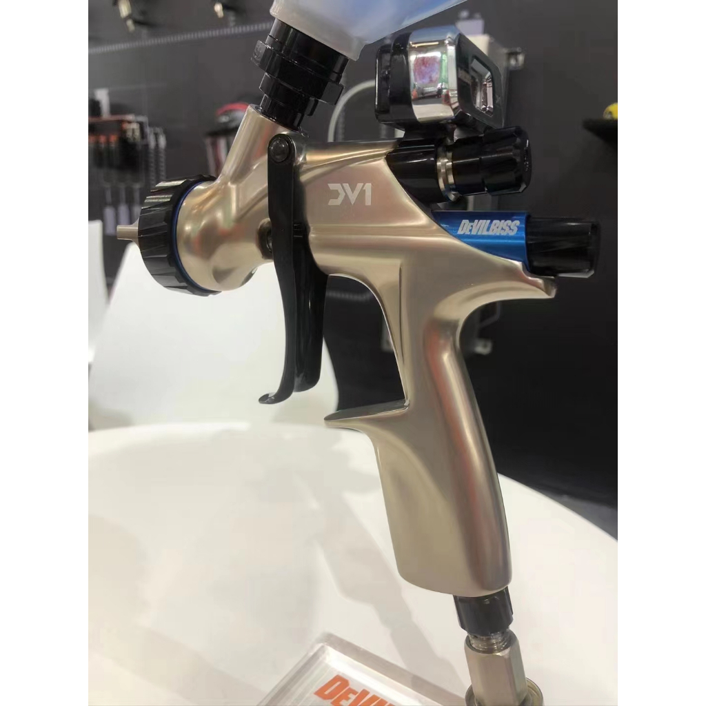 DeVilbiss DV1 Silver/Olive Digital Spray Gun 600ml cup for car