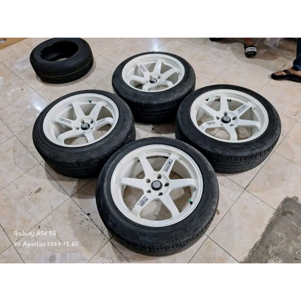 VELG SEKEN RAYS TE37 RING 18X8/9 PNP INOVA,TERIOS,HRV,CRV,XTRAIL,JUKE Dll