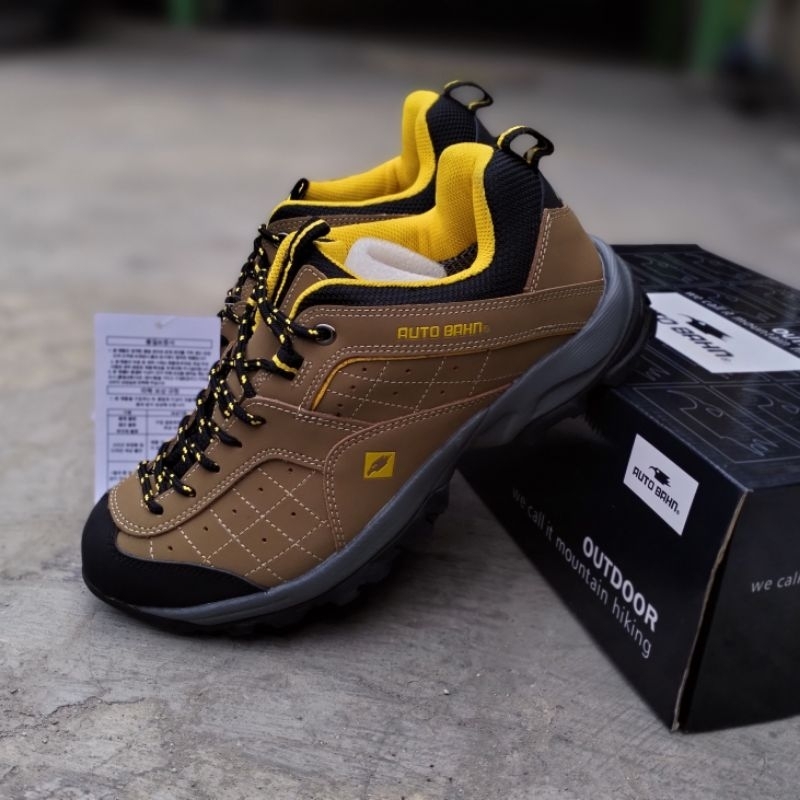 SEPATU GUNUNG OUTDOOR PRIA ORIGINAL MADE IN DI INDONESIA/100%