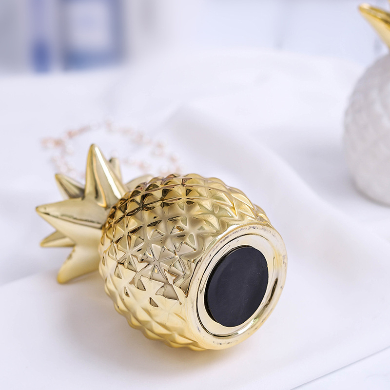 Ornamen Nanas Emas Skandinavia Keramik Nanas Uang Guci Kamar Tidur Dekorasi Ruang Tamu dalam Minimalis ModernScandinavian Golden Pineapple Ornament Ceramic Pineapple Money Jar Bedroom Living Room Decoration ins Modern Simplicity