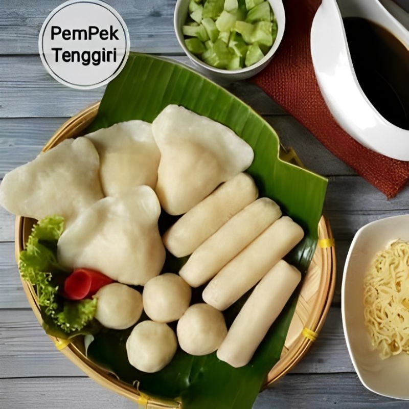 

PemPek Palembang Asli Tenggiri isi 6 (300g) + Kuah Cuko