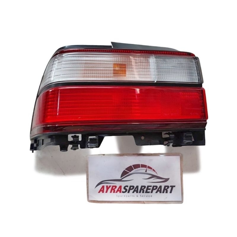 Stoplamp lampu belakang KIRI mobil Toyota Corolla Great AE101