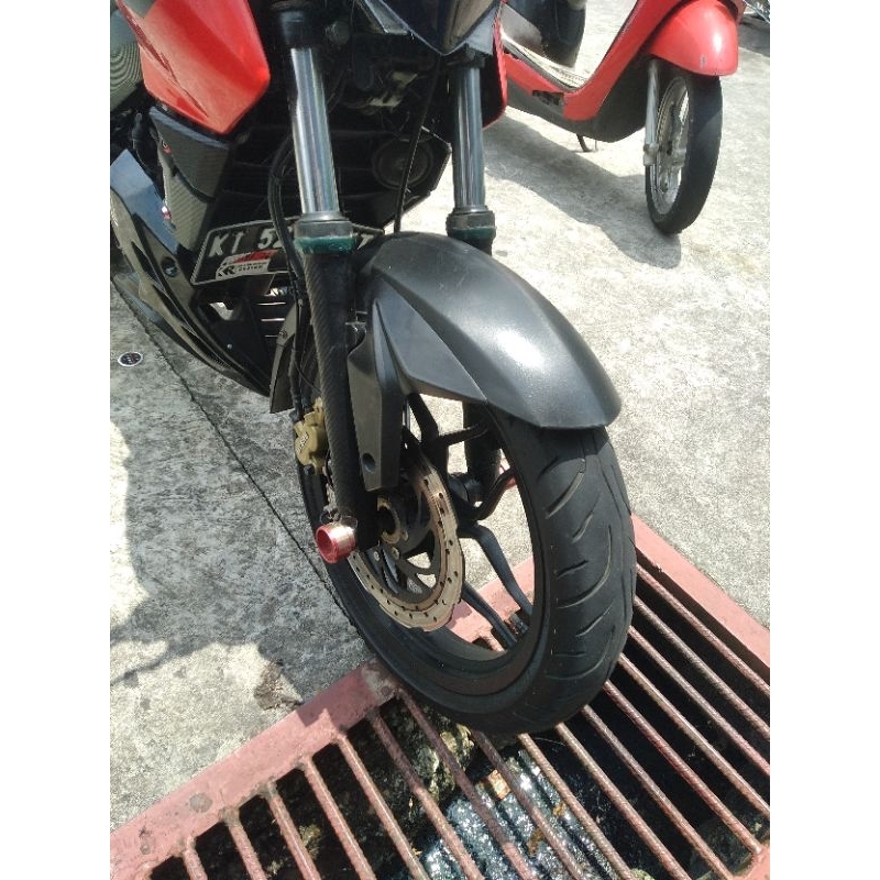 spakbor depan Pulsar 200NS