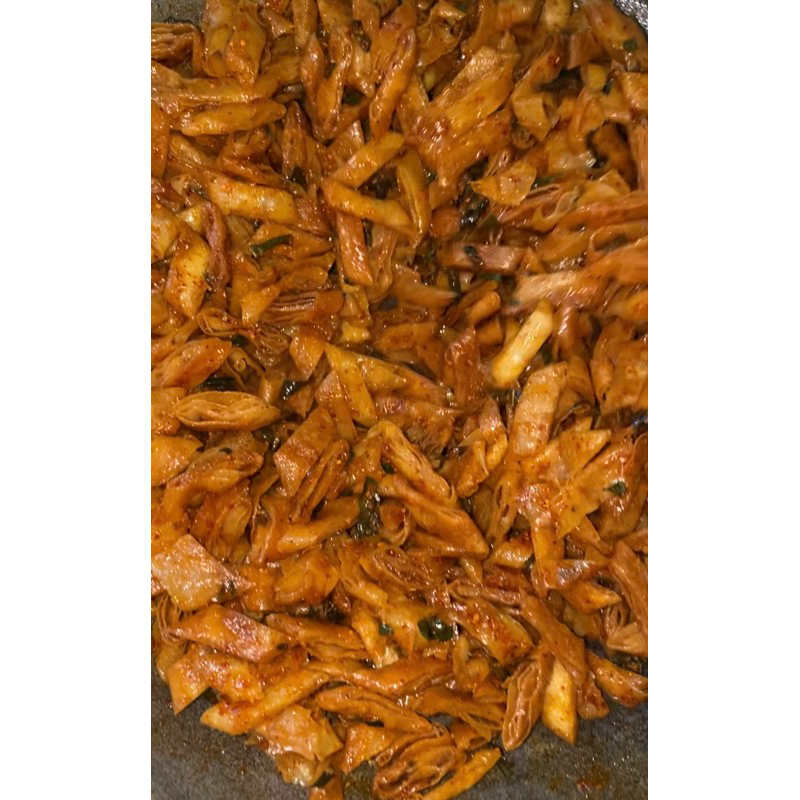 

Kulit Lumpia Goreng Pedas daun jeruk 500gr / Kripik lumpia / kulpi daun jeruk /jongjons snack