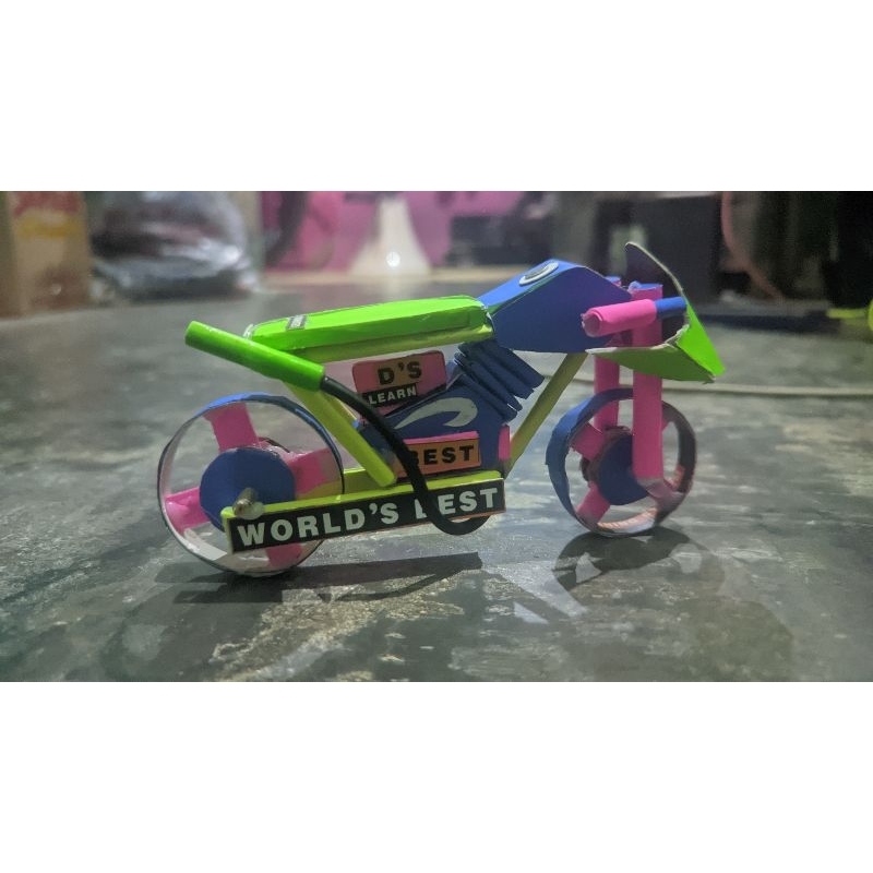 Mainan motor drag dari kertas