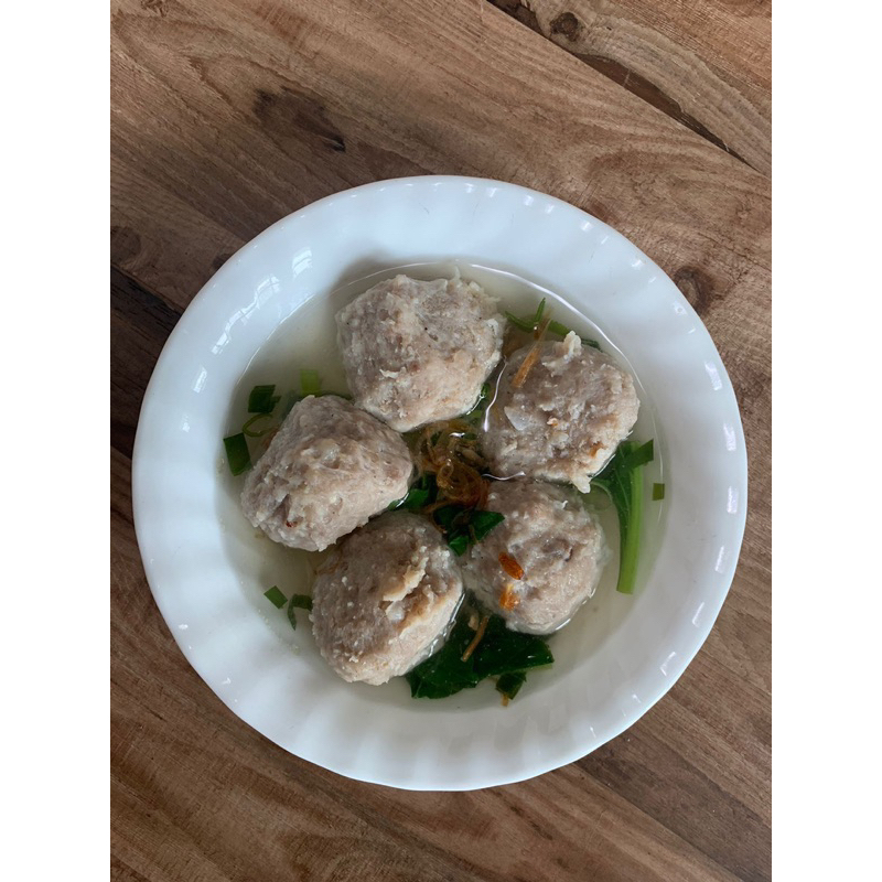 

BAKSO BABI HOMEMADE MANTUL ISI 10pcs dapat kuah dan cabe