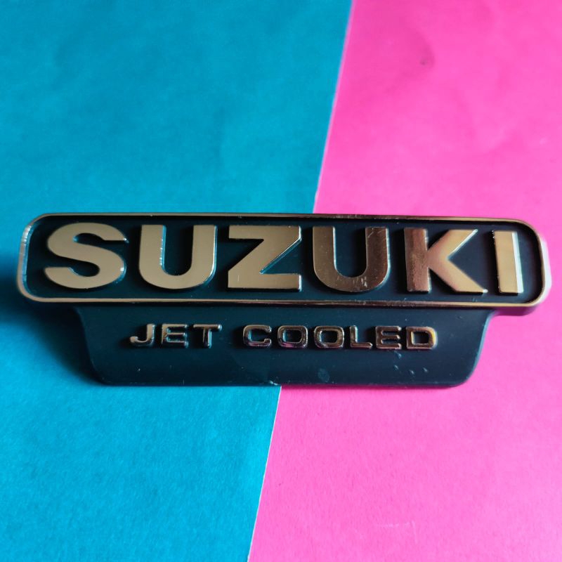 EMBLEM SUZUKI JET COOLED BELAKANG SADEL.