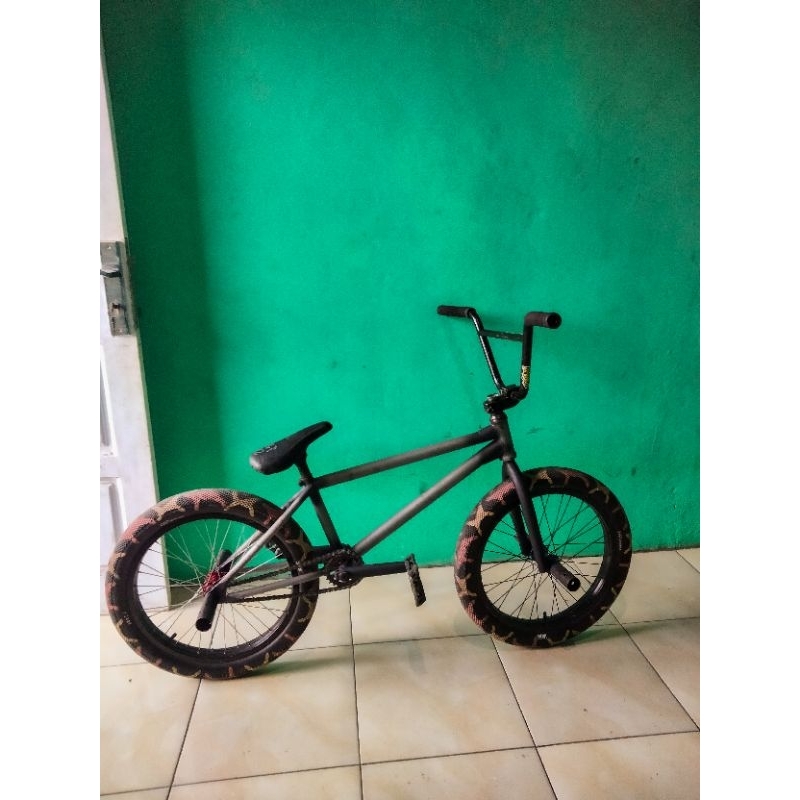sepeda BMX street fulbike