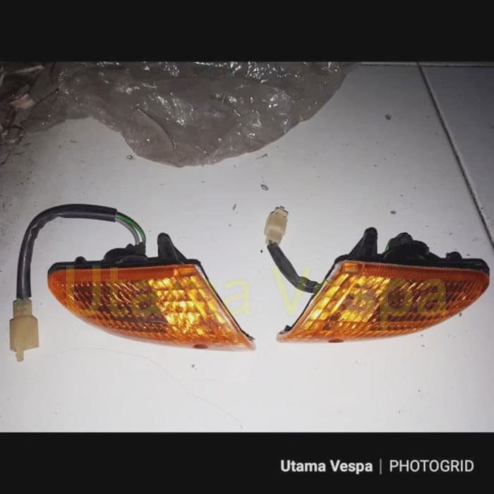 Lampu Sen Depan Honda SUPRA KUNING Lampu Sein Depan honda SUPRA KUNING - MF VARIASI MOTOR
