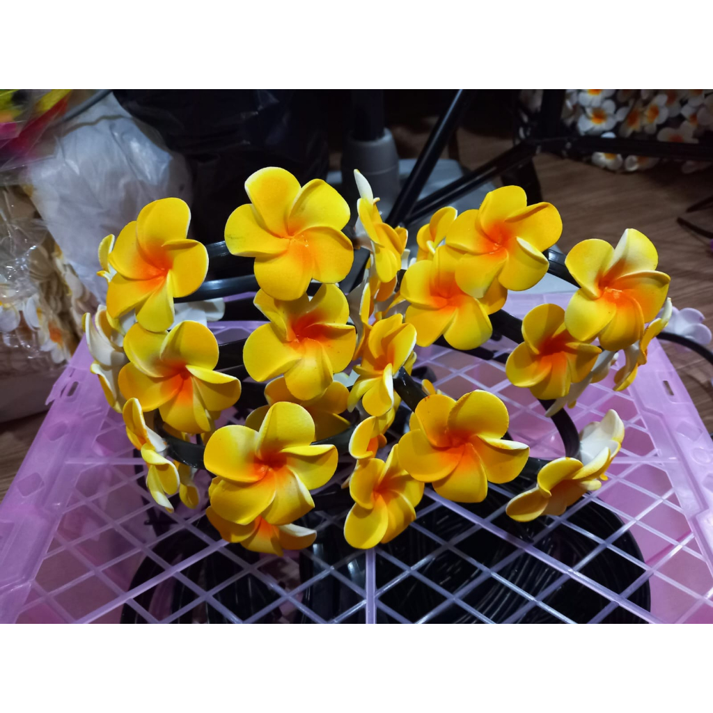 Bando Bunga Kamboja Kuning