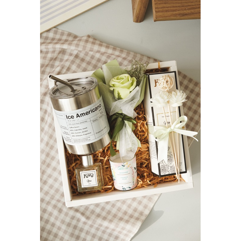 

GUMI SET - Hampers Wisuda/Hampers ultah/Hampers anniversary