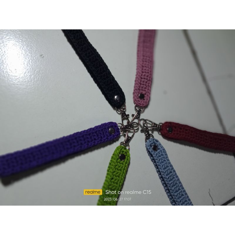 gantungan kunci rajut. gantungan dompet. tali dompet rajut