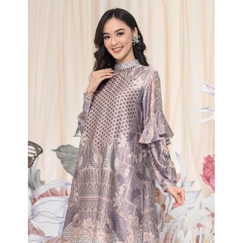 Preloved Celebes Tunic in Evening Haze wearing klamby - M