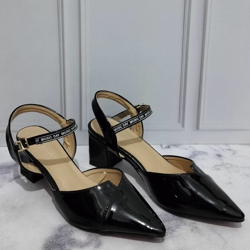 Lawrensia Sepatu Hak Tinggi Hak Tahu High Heels Chunky Warna Hitam