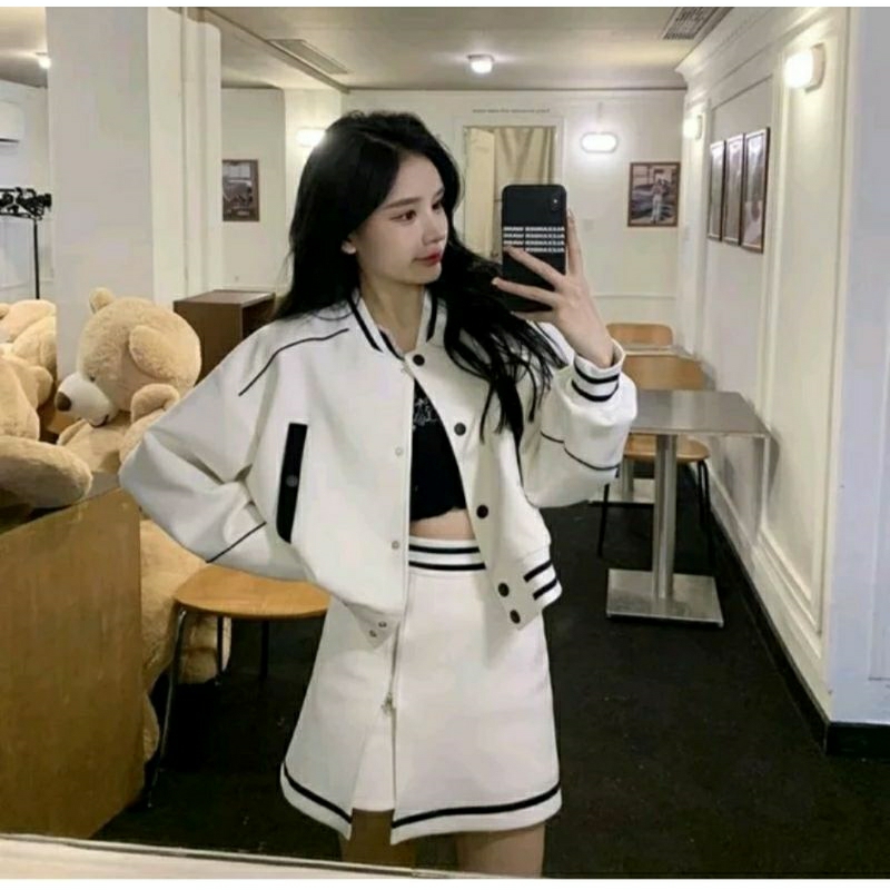 varsity crop baseball / korean jacket baseball wanita / WHITE LIST CROP BASEBALL