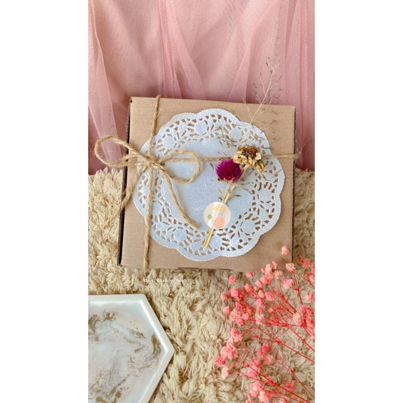 

packing Box untuk hadiah sudah + Pita sesuai reques
