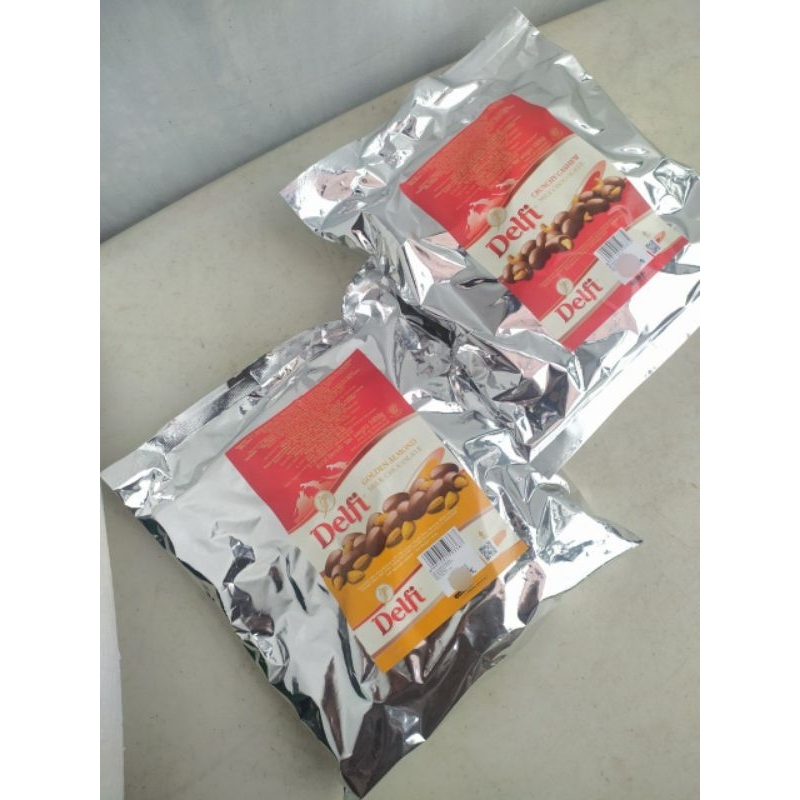 

Cokelat butir, Delfi almond dan mede