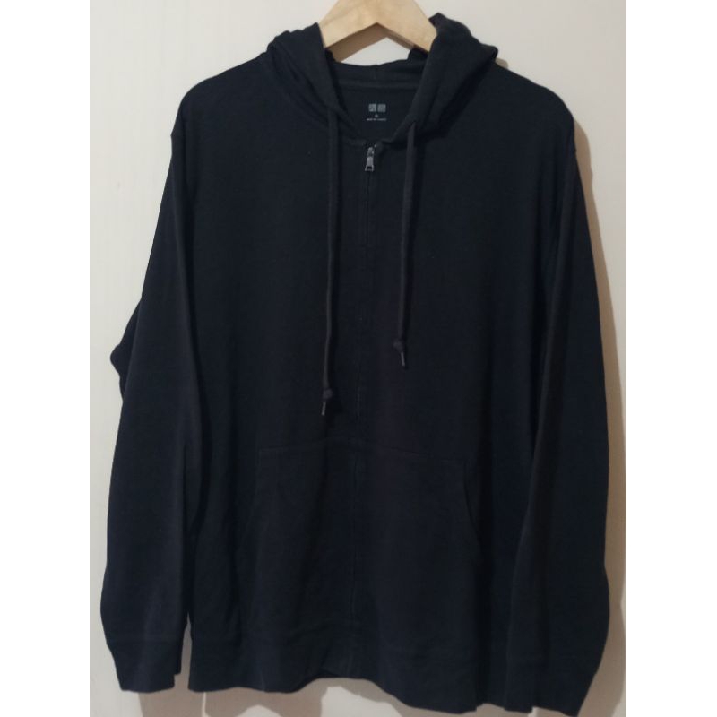 zh uniqlo hitam