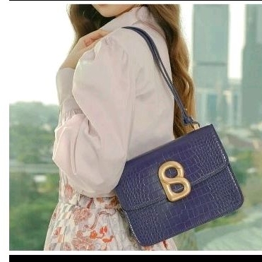 New....Audrey Bag Buttonscraves