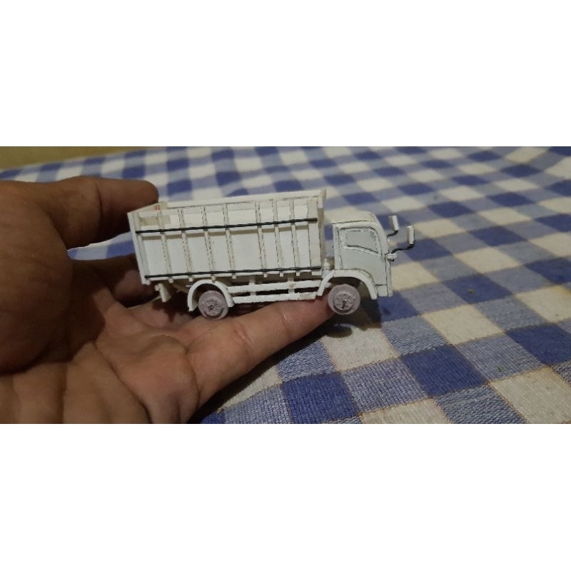 miniatur truck oleng skala 1:87   H.O mentahan pvc