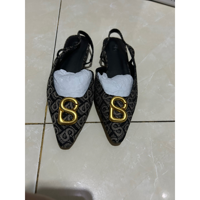 sepatu buttonscarves as is preloved kylie bimu espadrilles bimu sling shoes size 38