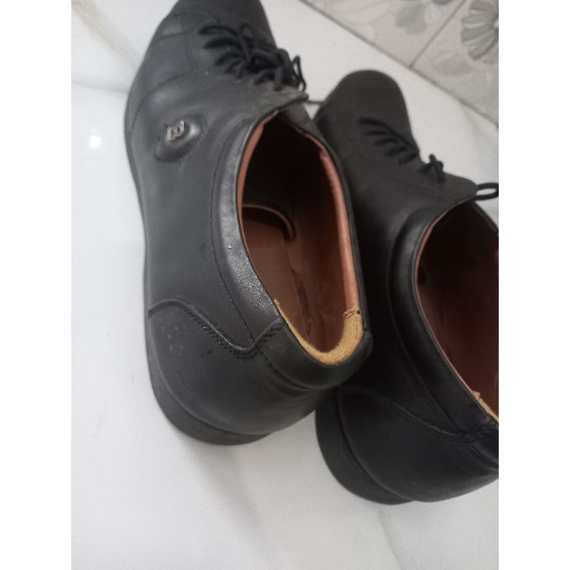 Sepatu Pria Bally Hitam
